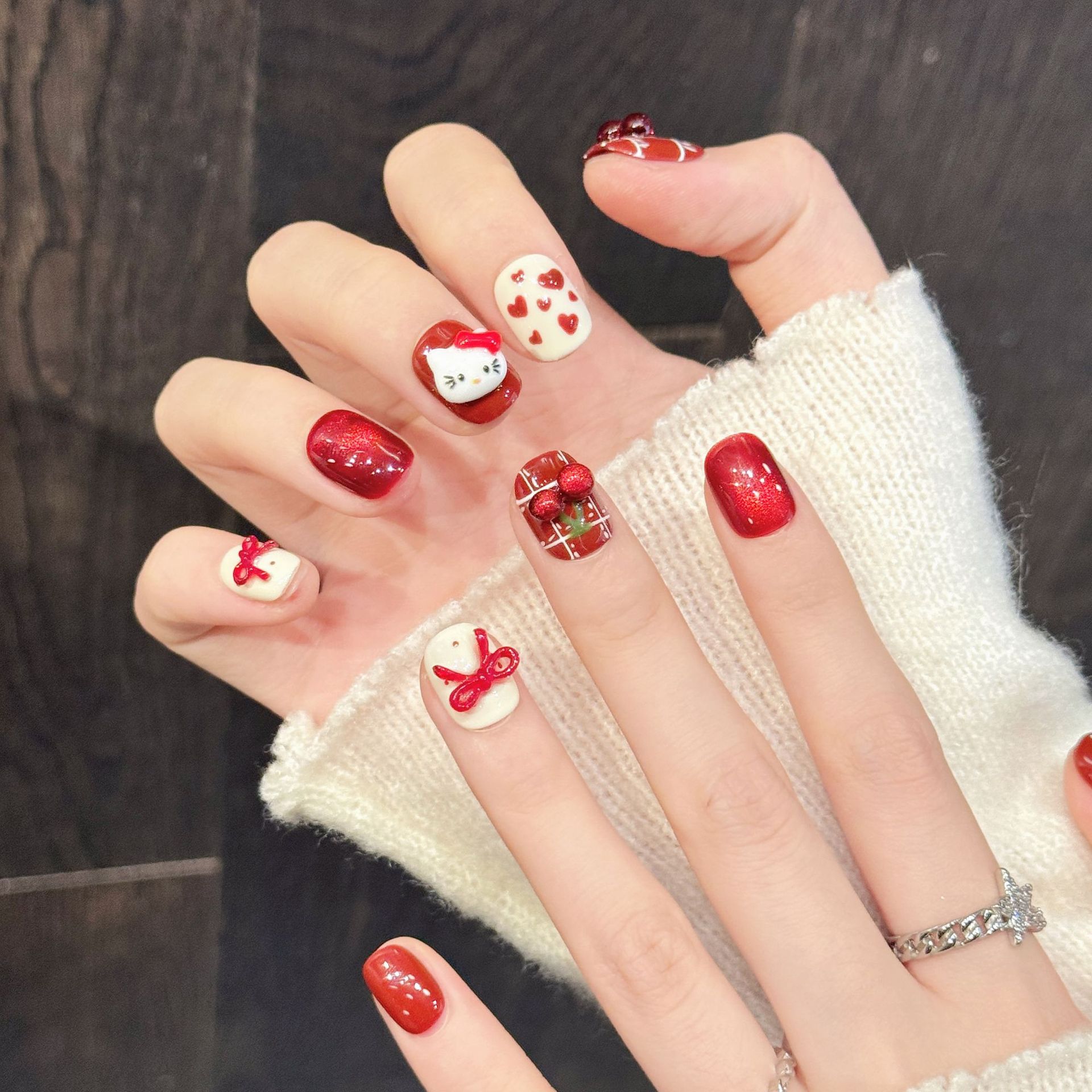 Nail Art Red - 10 قطع من الأظافر الاصطناعية المصنوعة