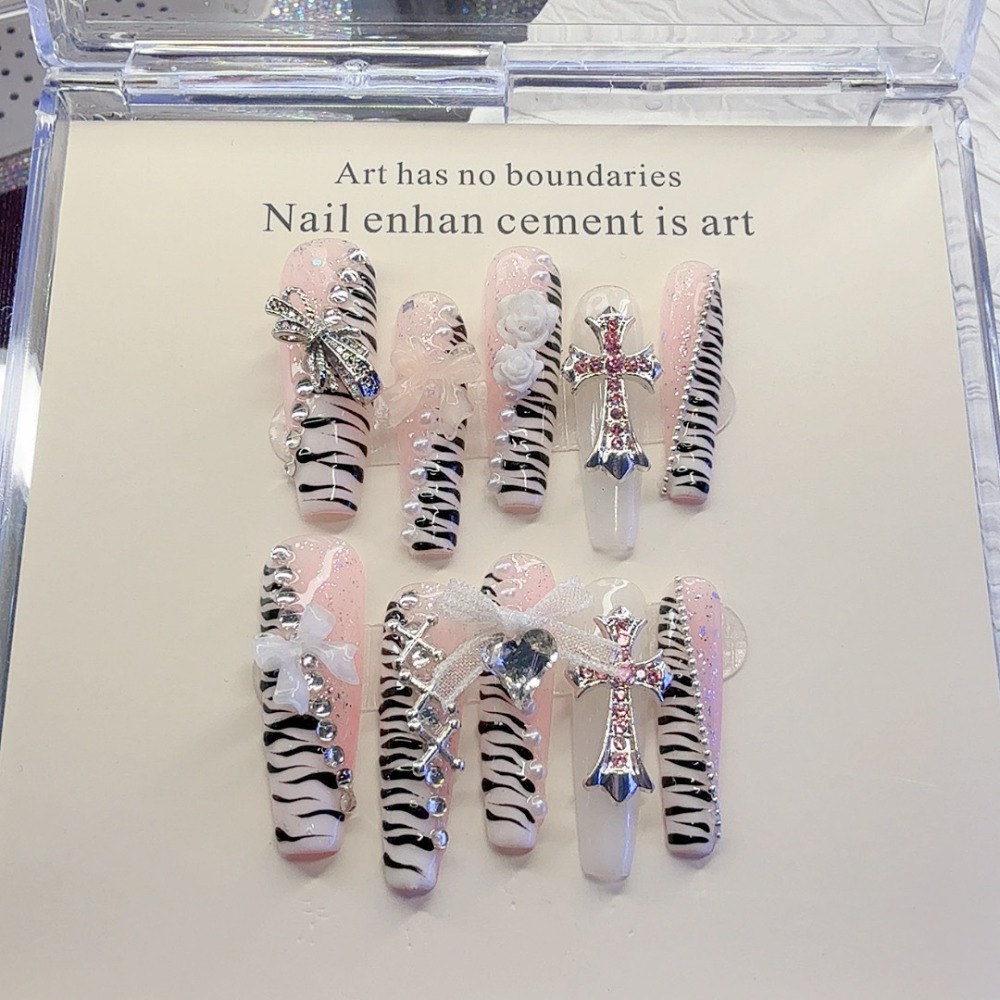 Nail Art Zebra - 10 قطع أظافر صناعية قابلة لإعادة