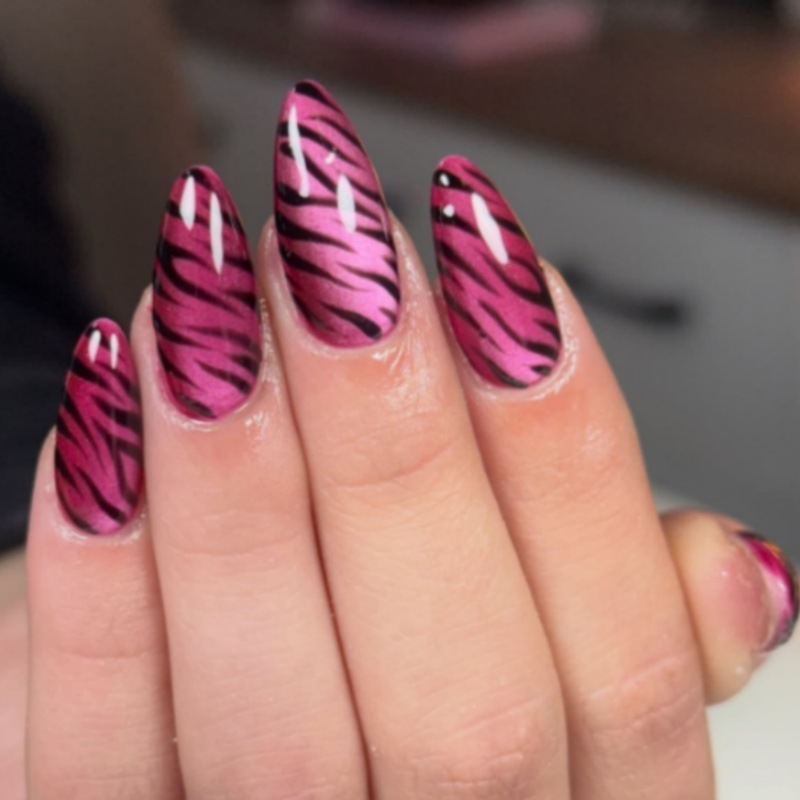 24 قطعة من أظافر الوردي الأحمر - مراجعة Nail Art Zebra وسعره
