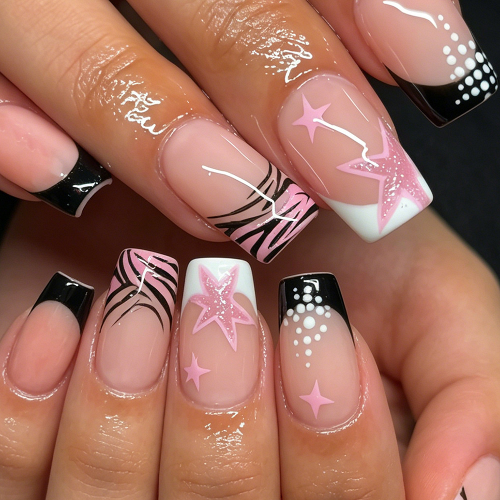 24 قطعة من الأظافر الاصطناعية  - مراجعة Nail Art Zebra وسعره