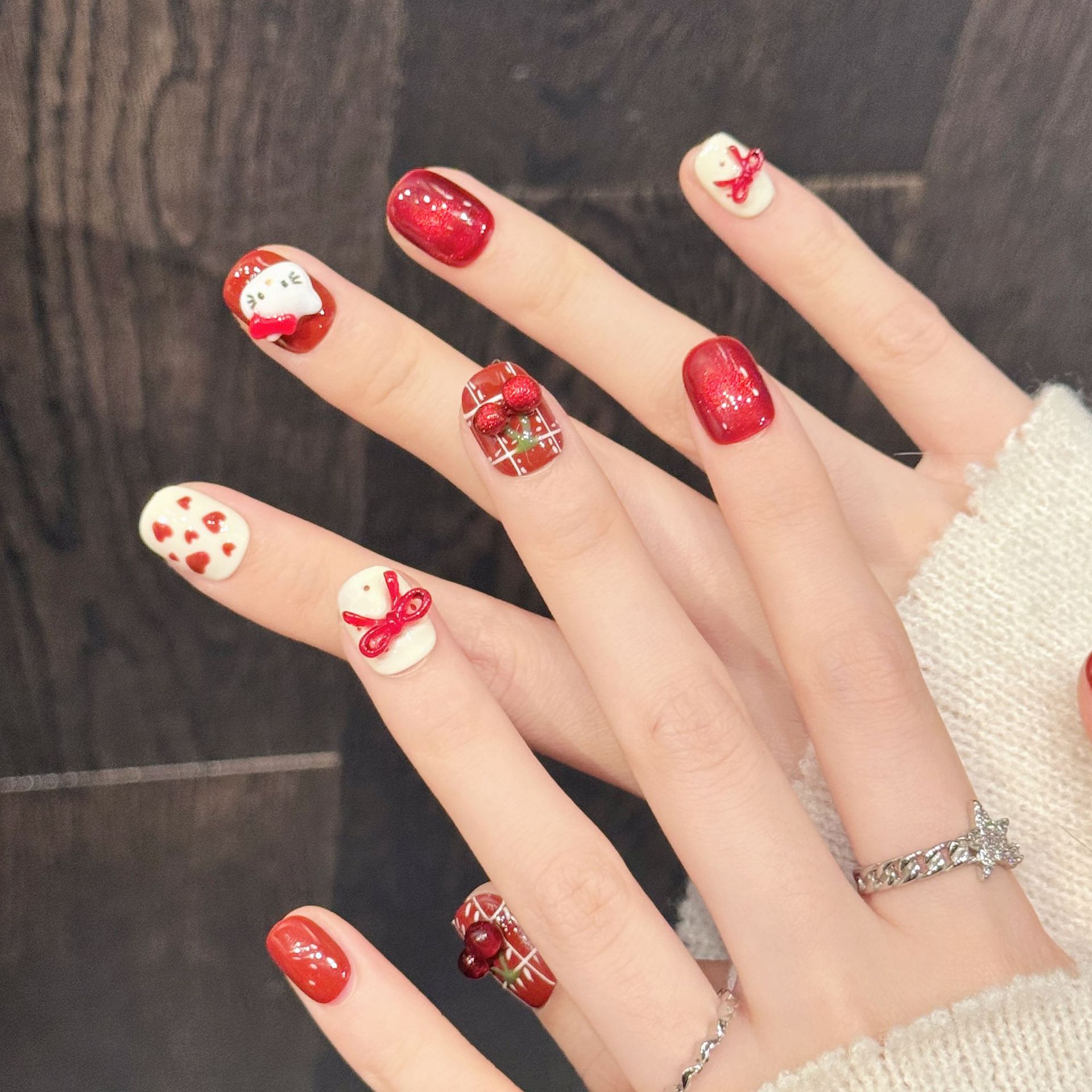 10 قطع من الأظافر الاصطناعية ا - مراجعة Nail Art Red وسعره